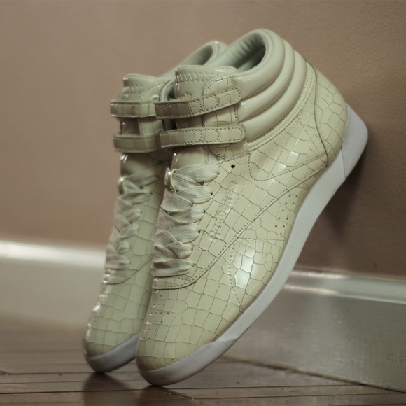 reebok freestyle hi crackle